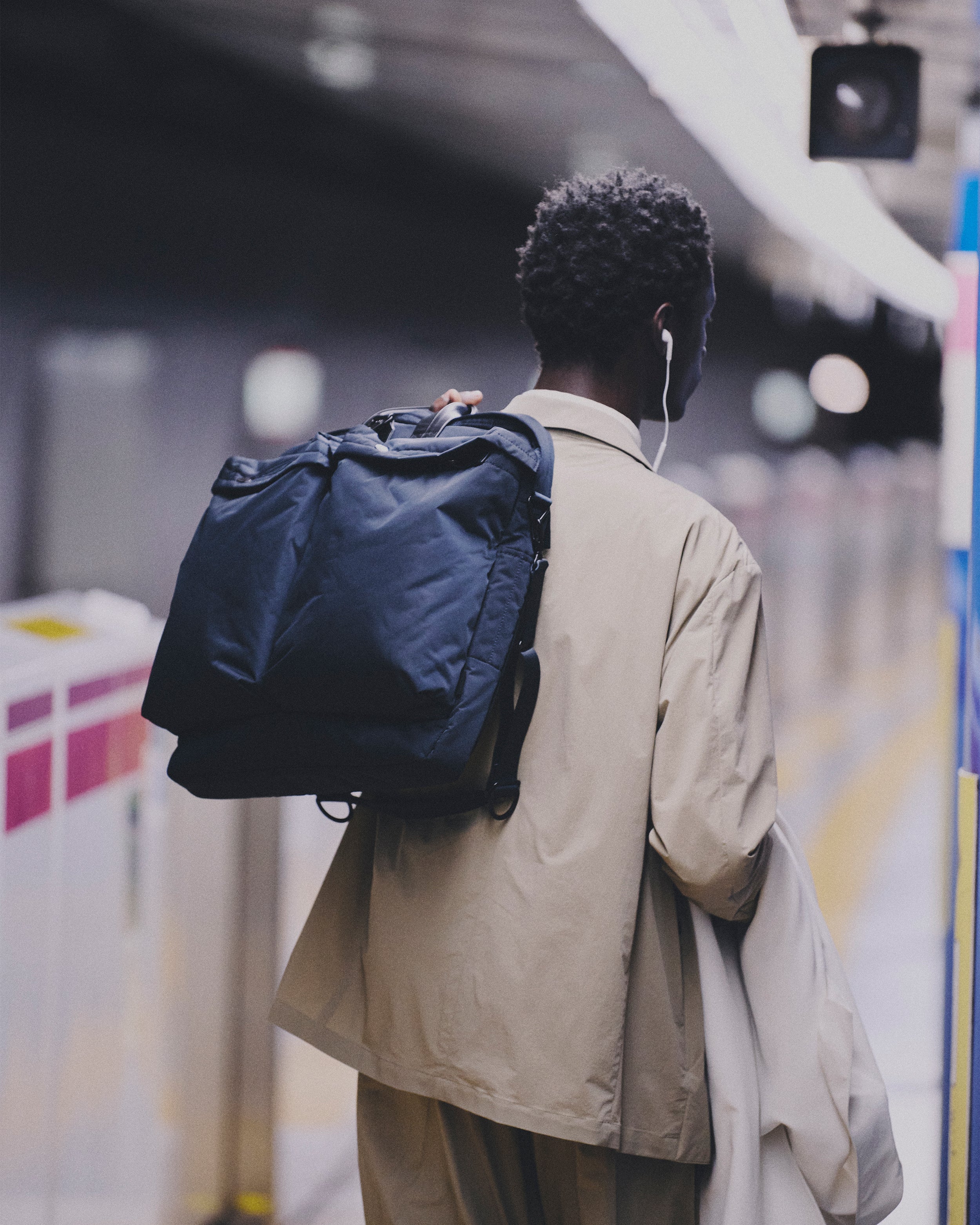 LOOK– UNTRACK