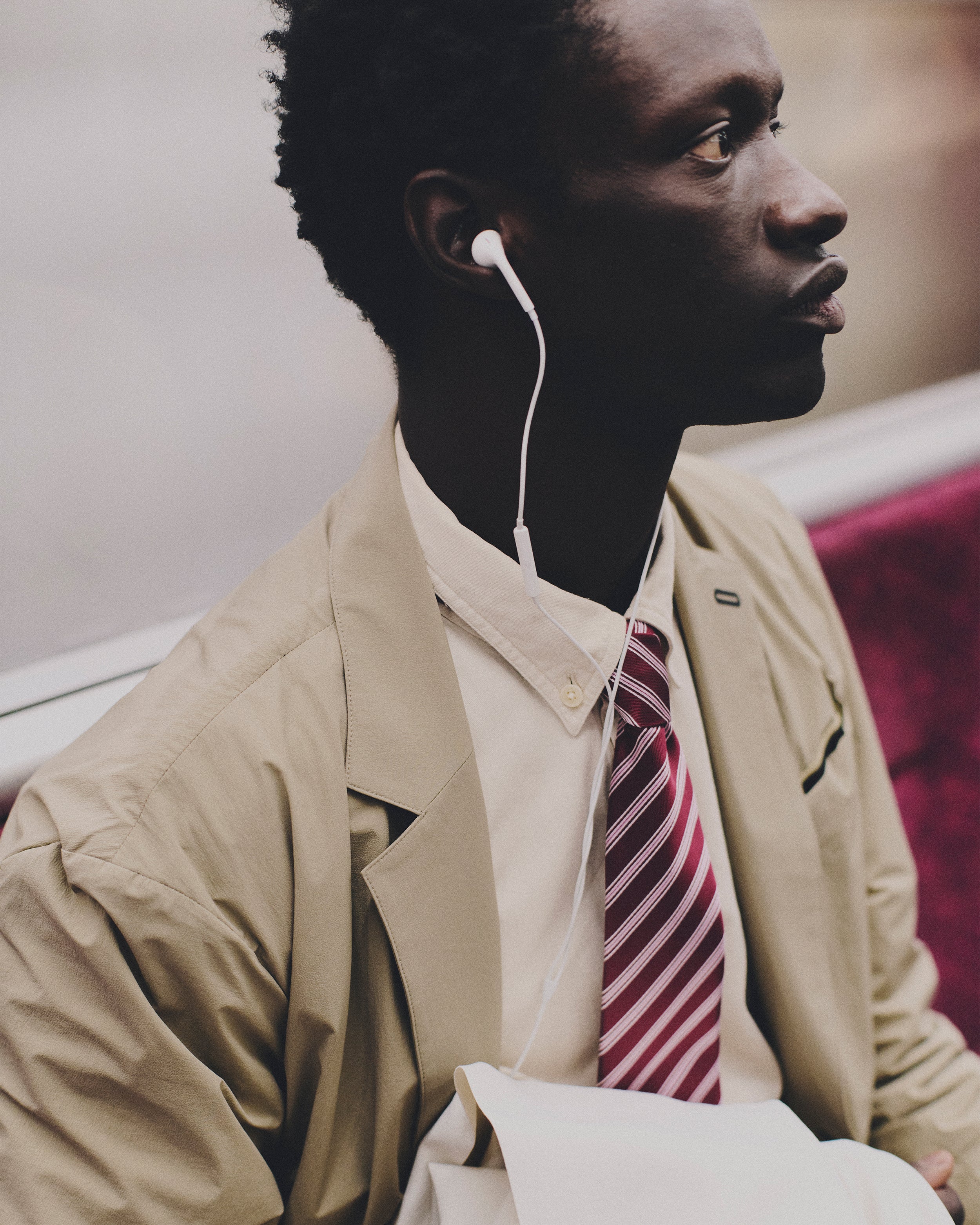 LOOK– UNTRACK