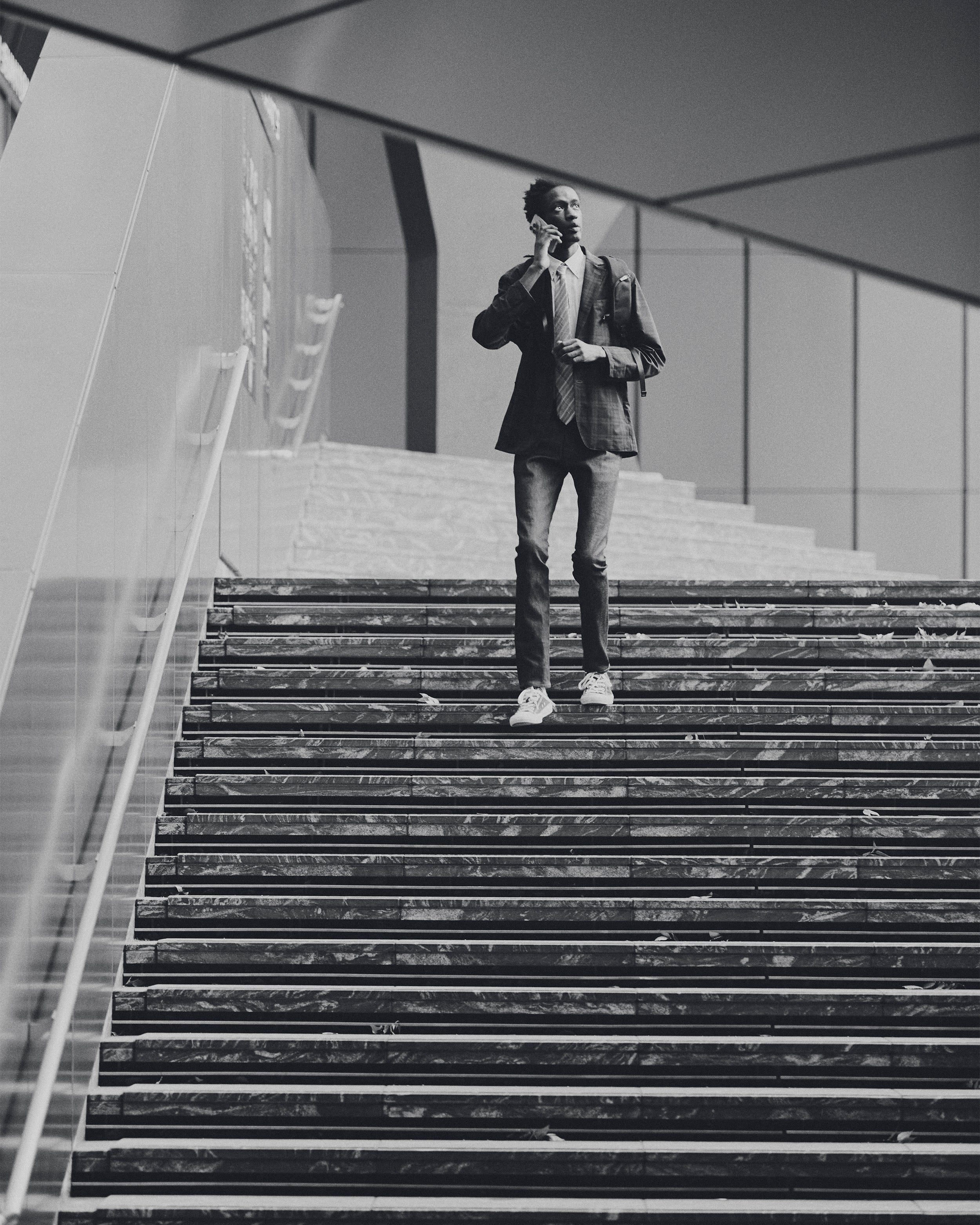 LOOK– UNTRACK