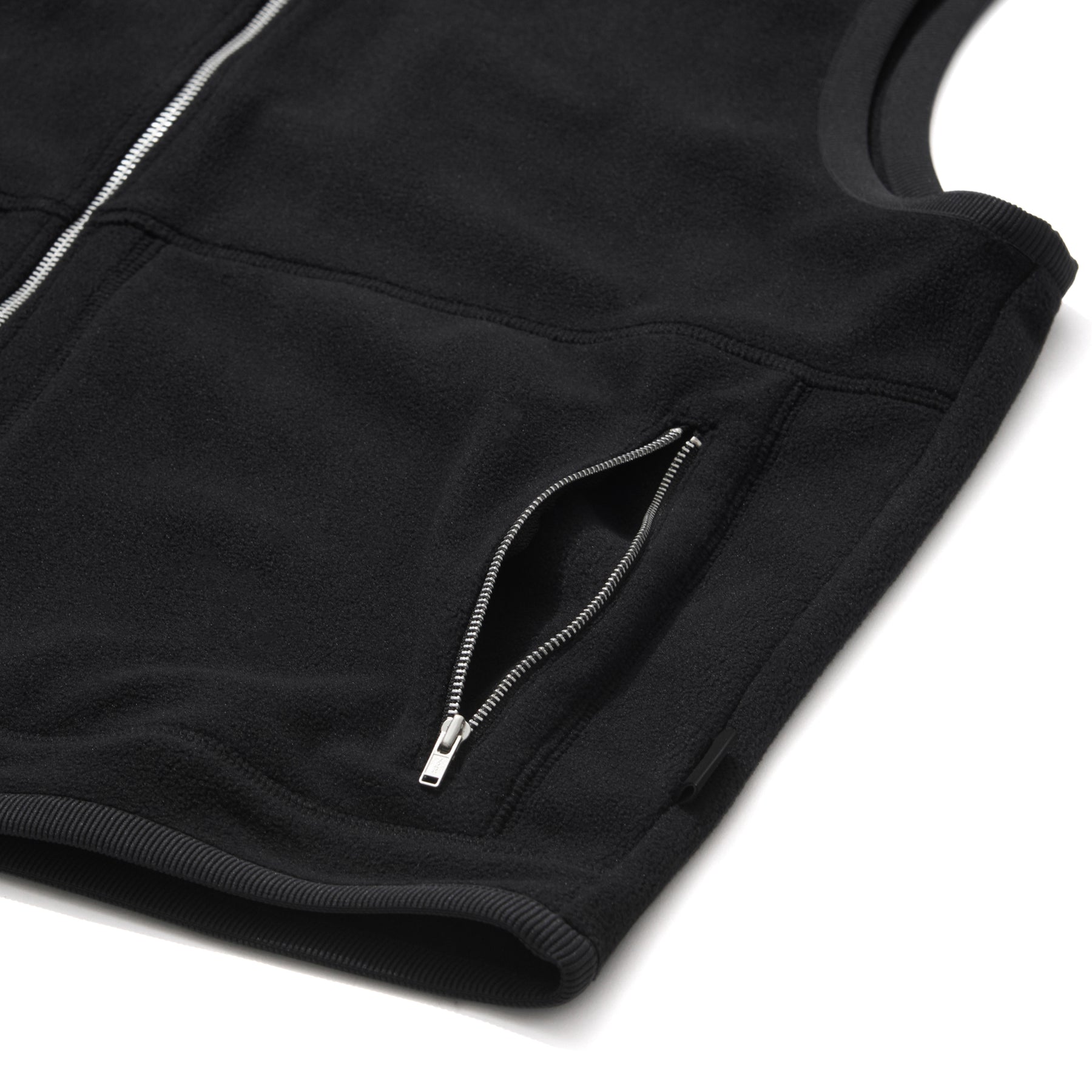 UT-M6A3b | Essential Fleece Vest 60575