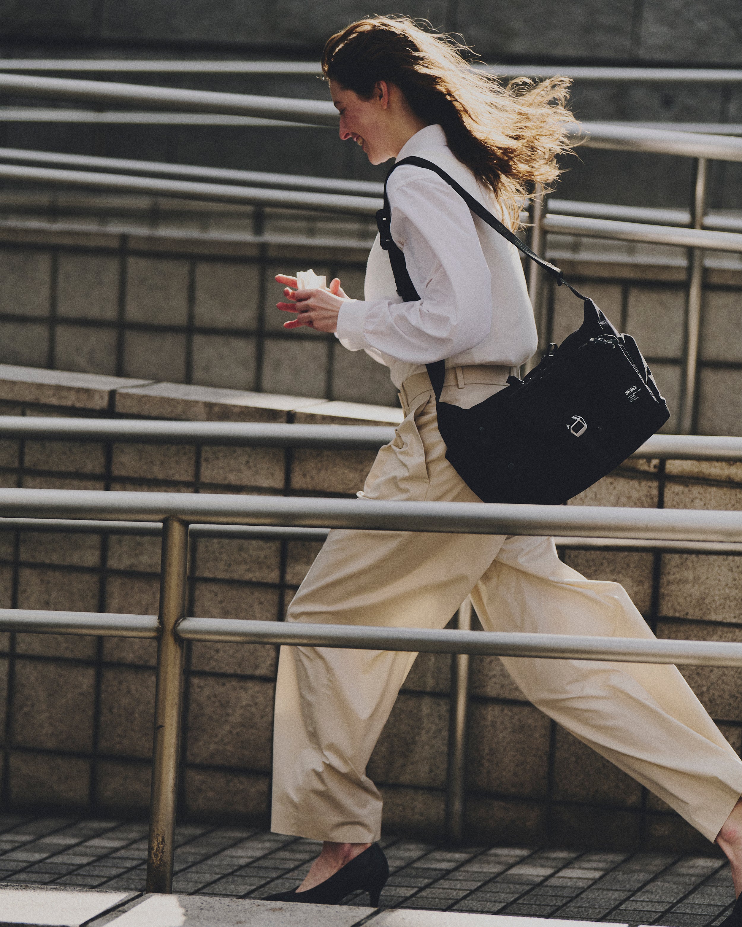 LOOK– UNTRACK