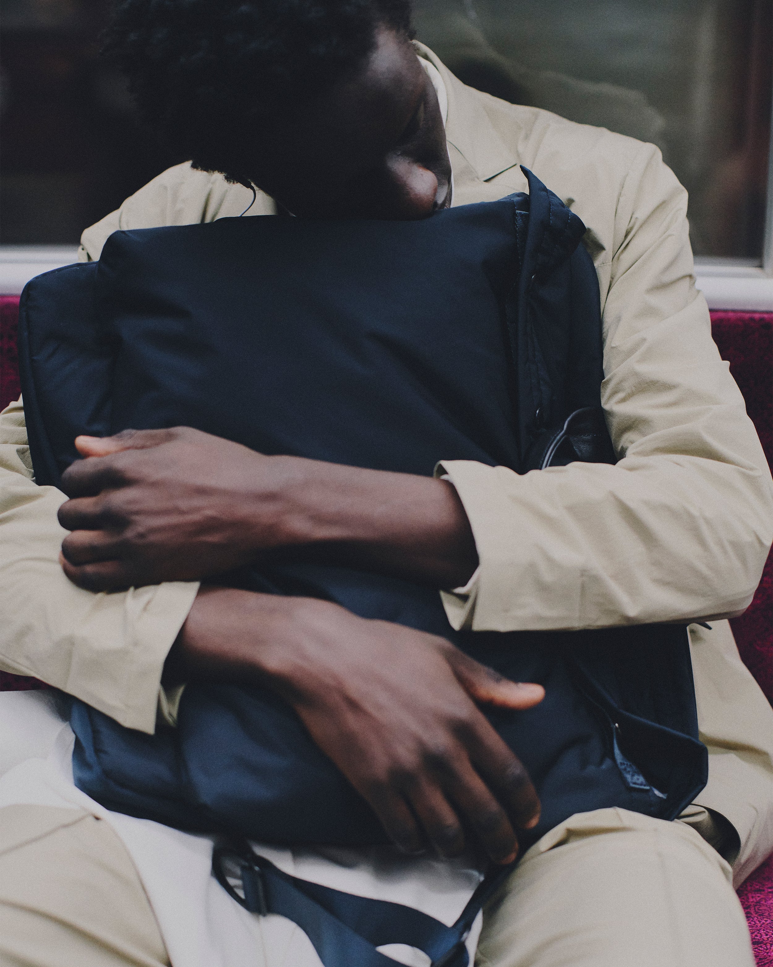 LOOK– UNTRACK